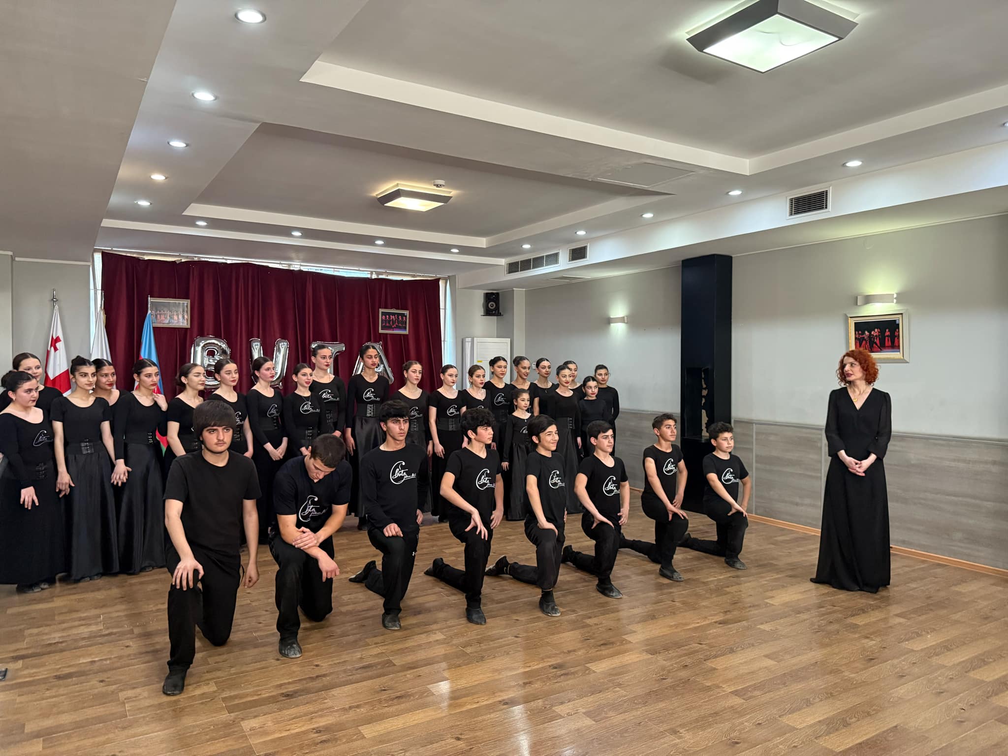 The traditional report concert of the dance group for parents took place at the Tea House