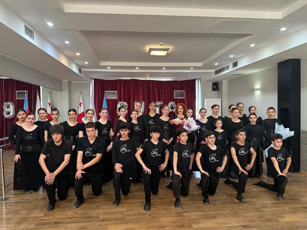 The traditional report concert of the dance group for parents took place at the Tea House