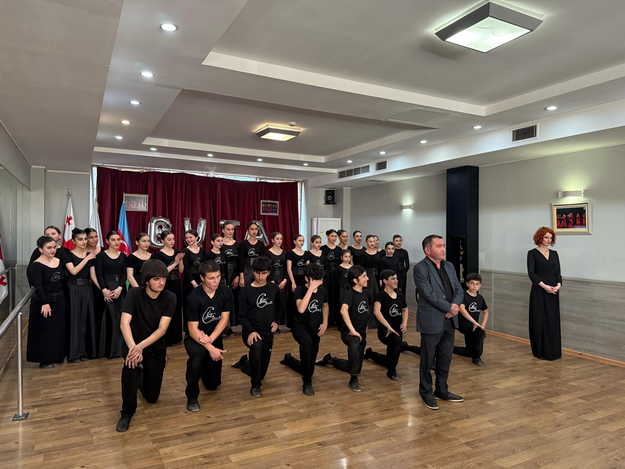 The traditional report concert of the dance group for parents took place at the Tea House