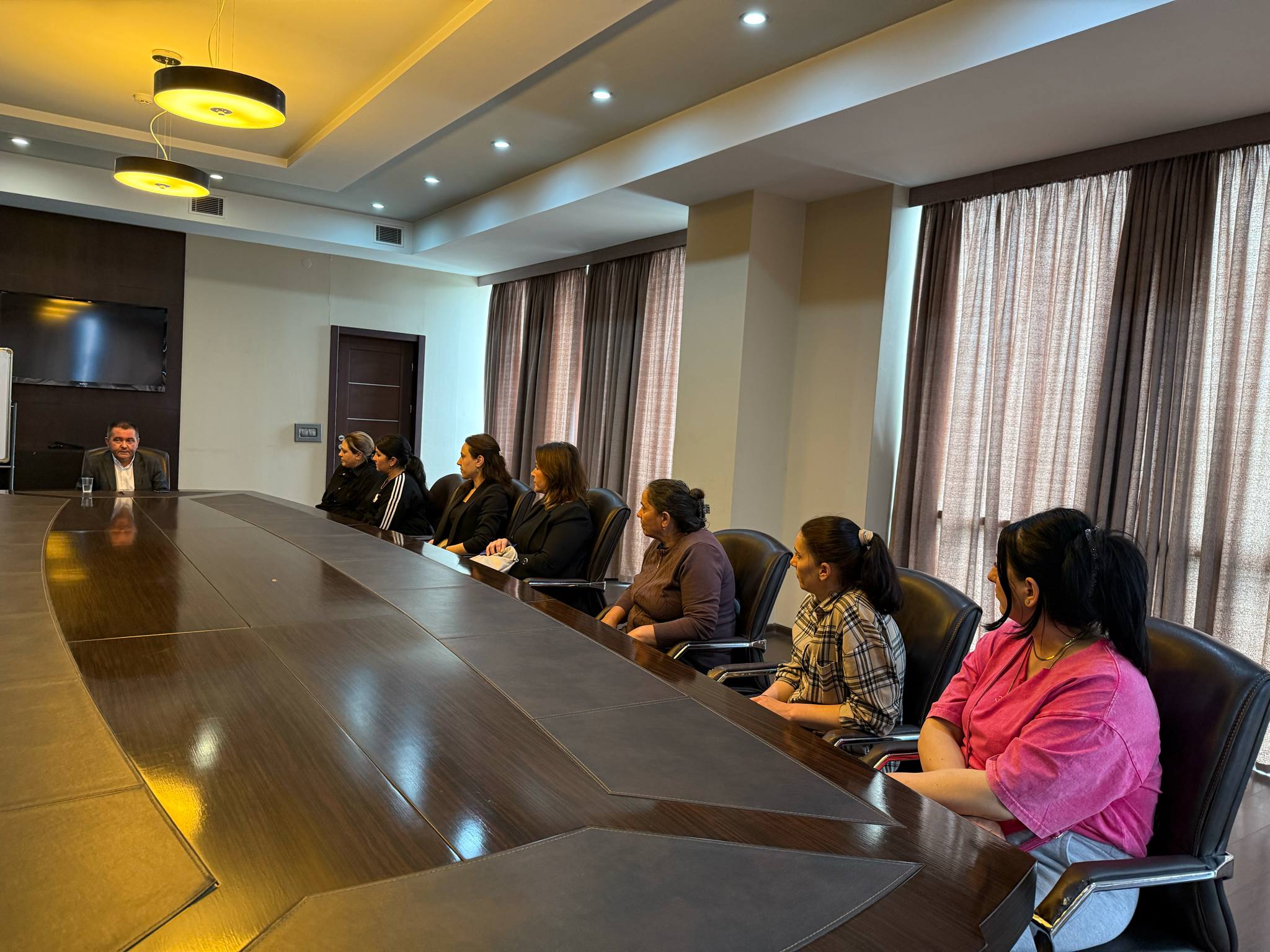 The next meeting was held with the parents of young people in the tea House in the Tea House