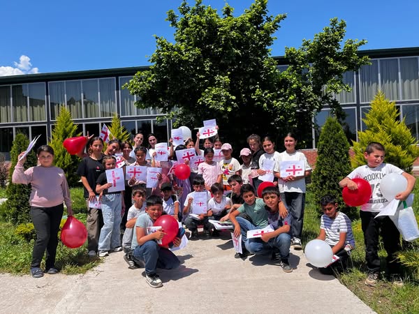 Children in the village of Yukhari Saral celebrated Georgia's Independence Day