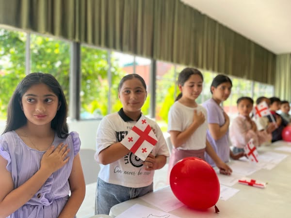 Children in the village of Yukhari Saral celebrated Georgia's Independence Day