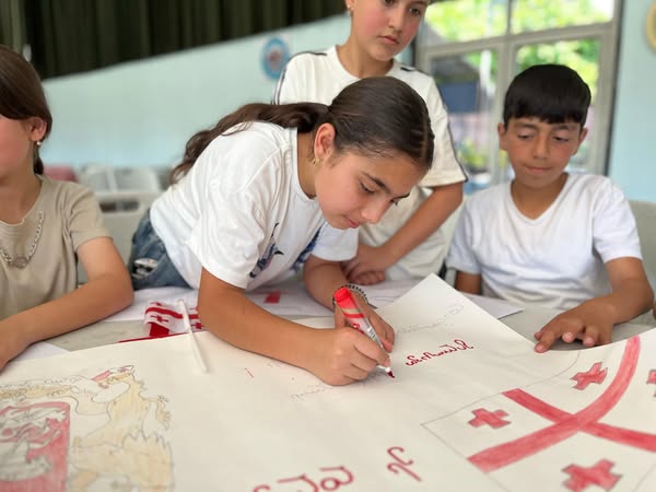 Children in the village of Yukhari Saral celebrated Georgia's Independence Day