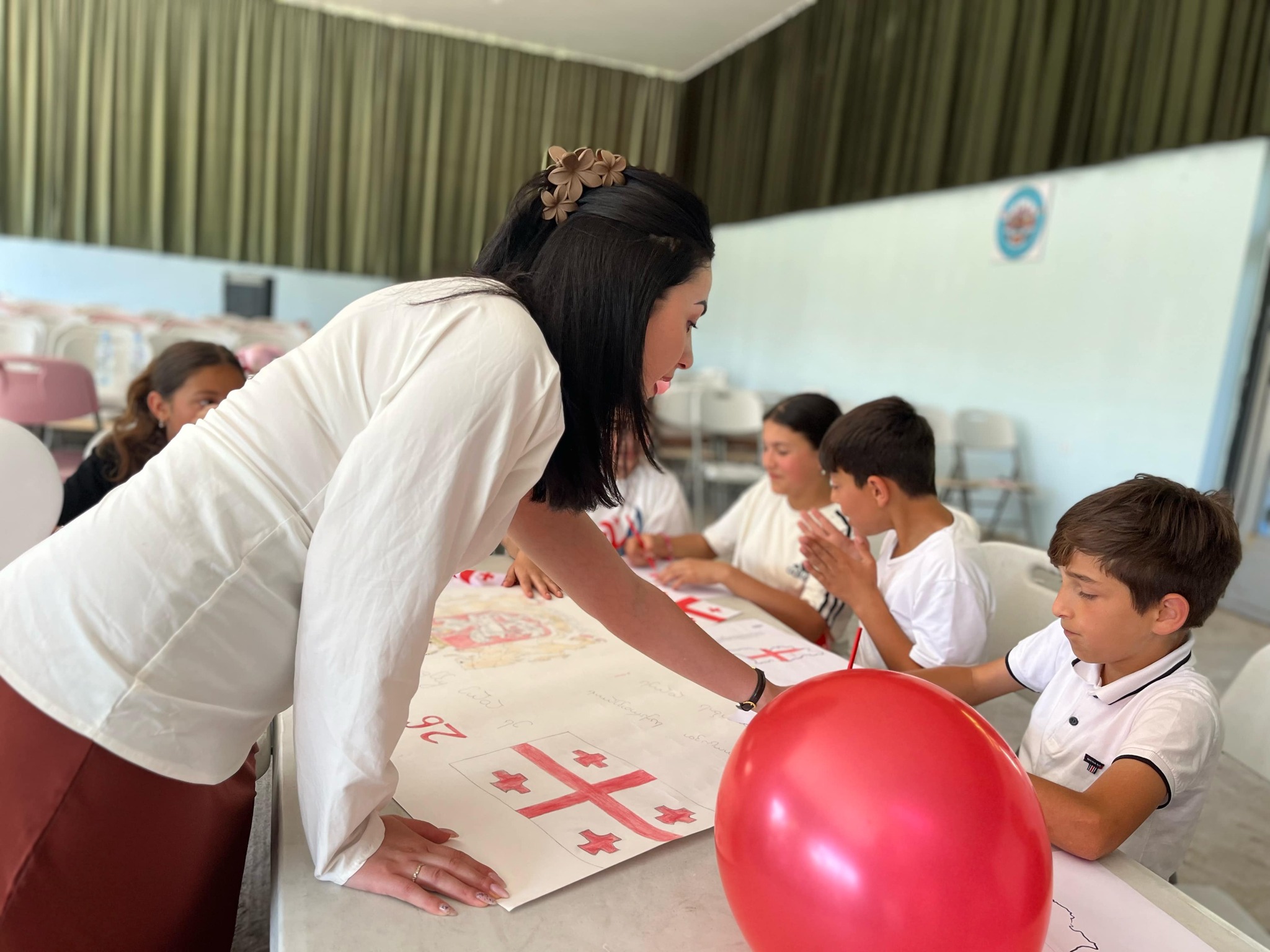 Children in the village of Yukhari Saral celebrated Georgia's Independence Day