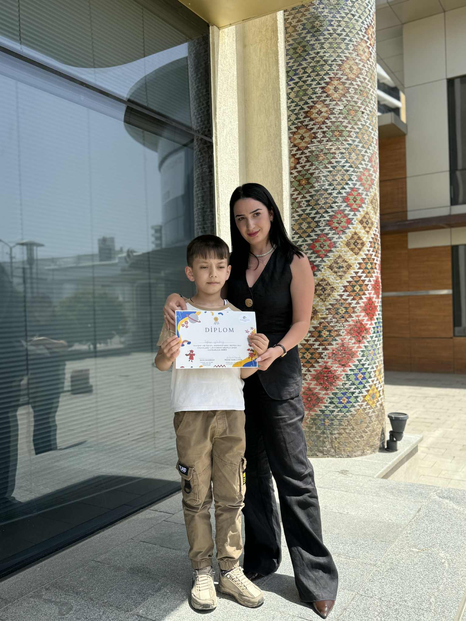 Diplomas of members of the "Georgian Reading Club" were presented at the Tea House