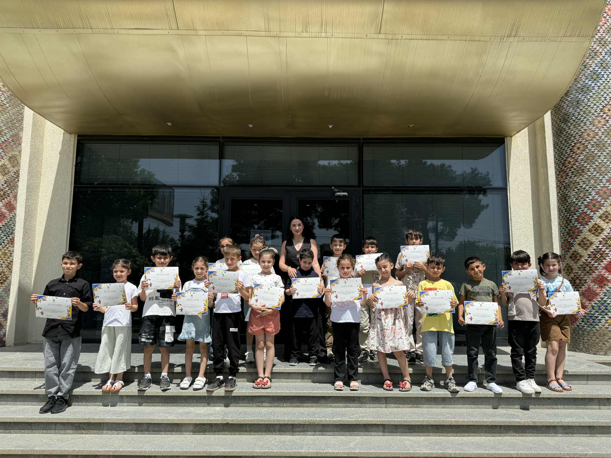 Diplomas of members of the "Georgian Reading Club" were presented at the Tea House