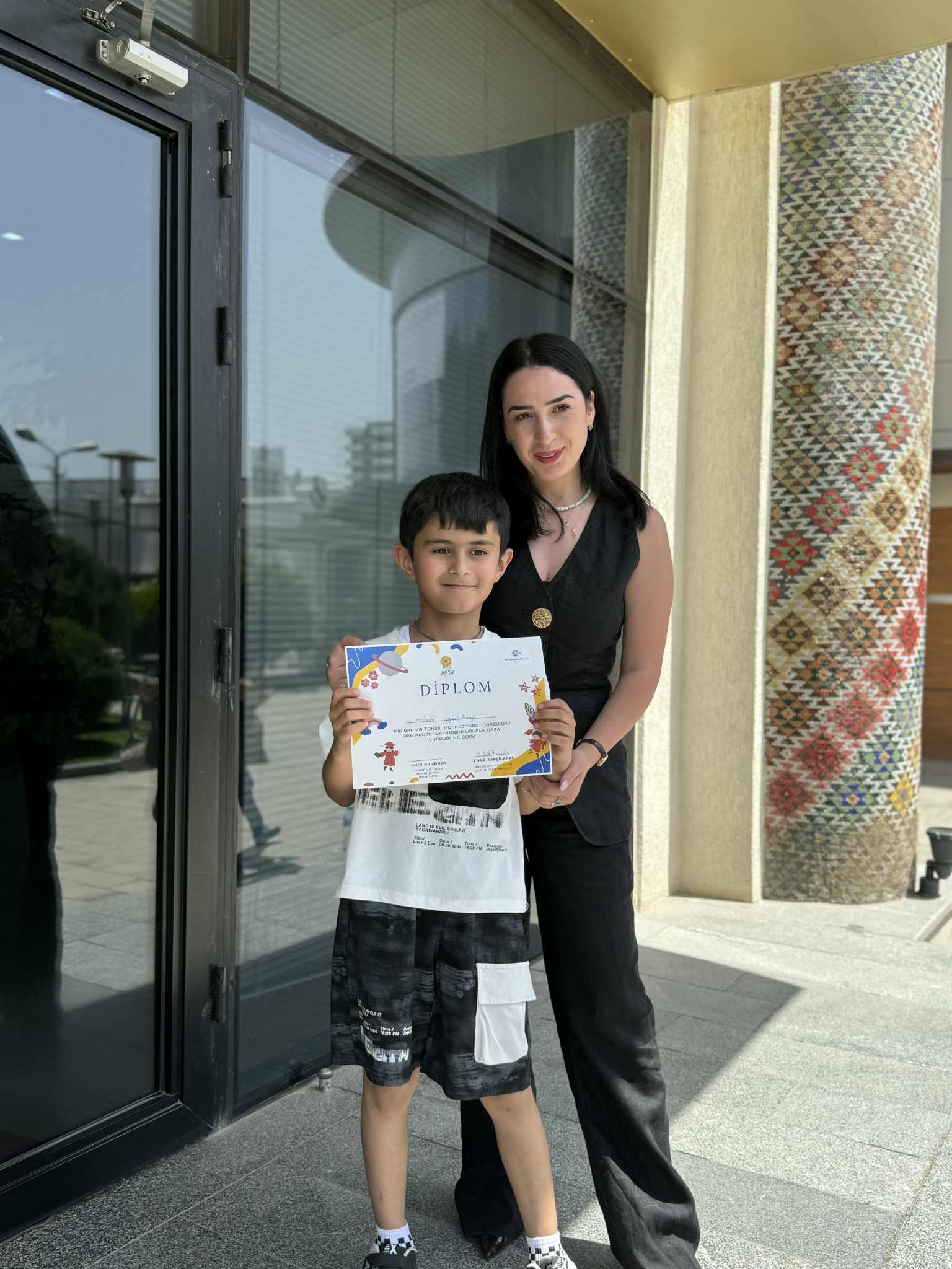 Diplomas of members of the "Georgian Reading Club" were presented at the Tea House