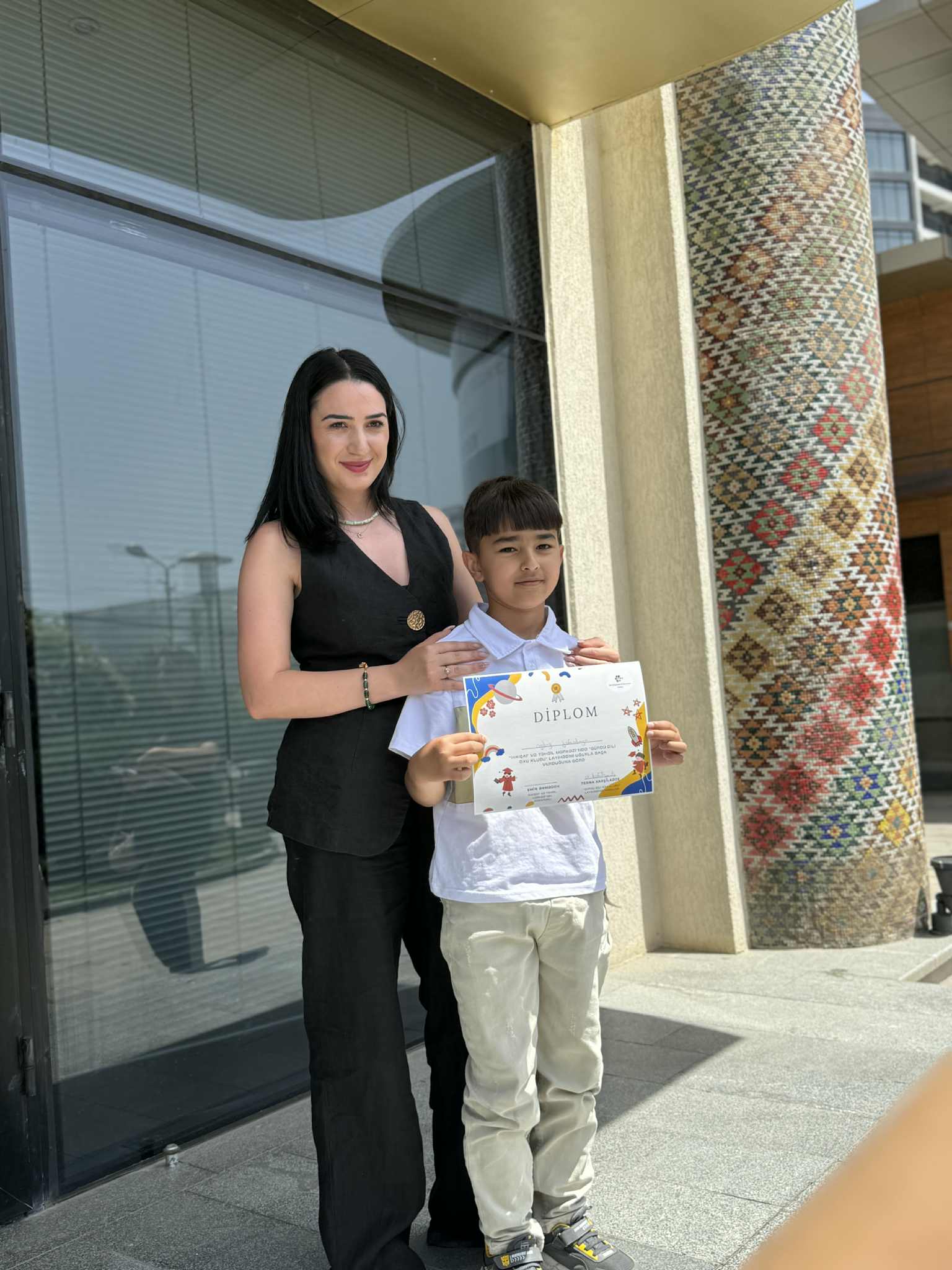 Diplomas of members of the "Georgian Reading Club" were presented at the Tea House