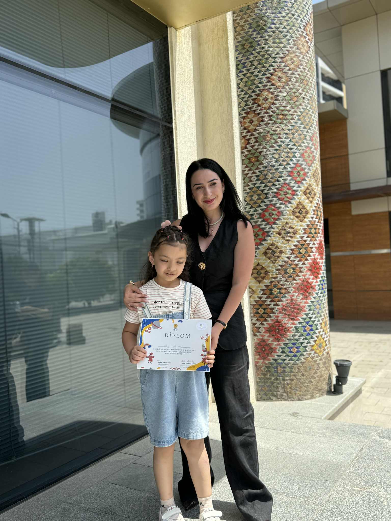 Diplomas of members of the "Georgian Reading Club" were presented at the Tea House