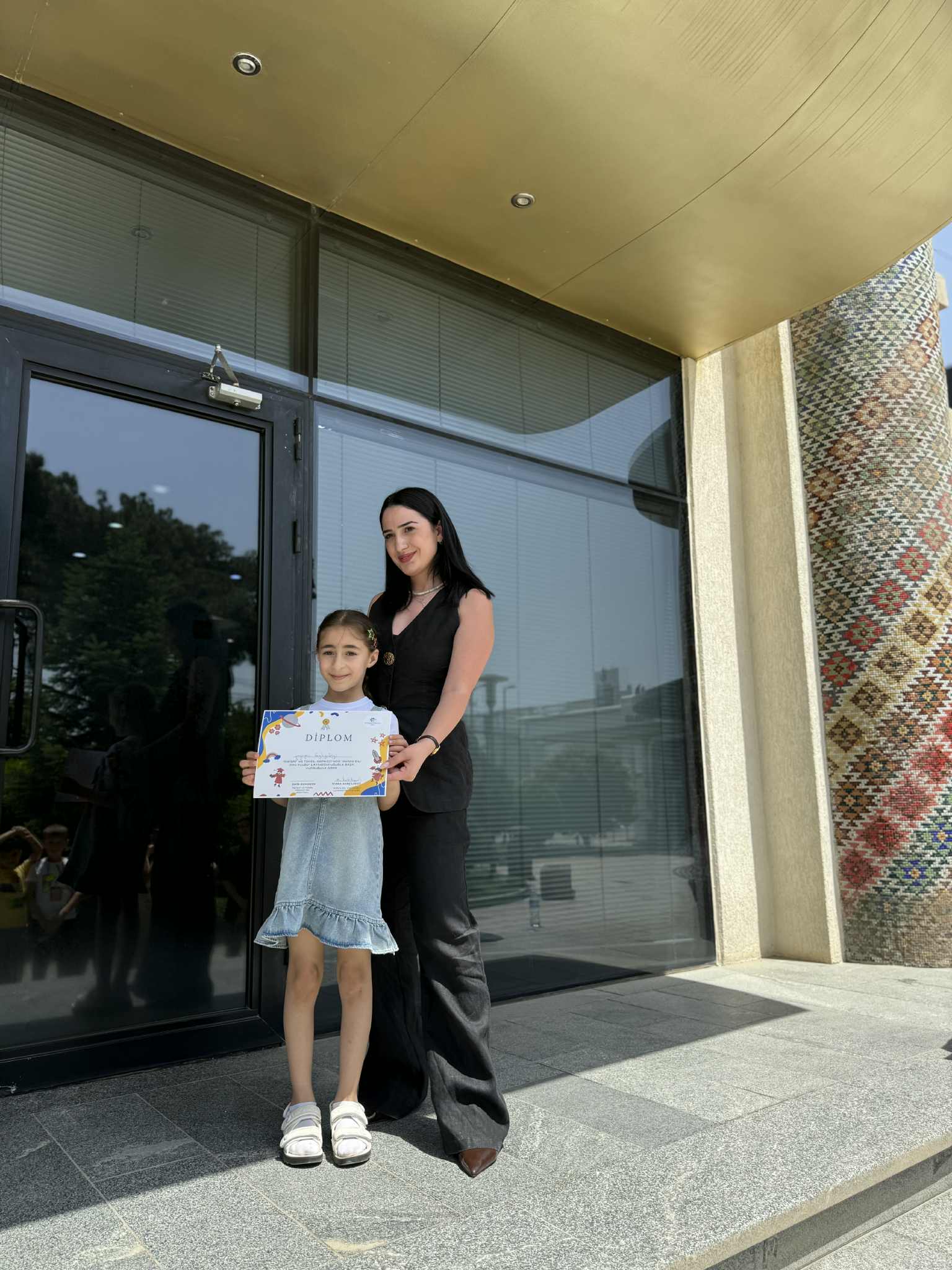 Diplomas of members of the "Georgian Reading Club" were presented at the Tea House