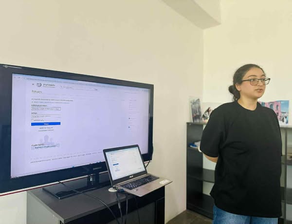 The first training on Wikipedia for young people was held at the SARAL Development and Education Center
