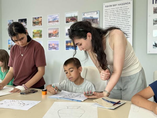 The "Auslandspraktikum" intern conducted a masterclass at the "Center for Development and Education".