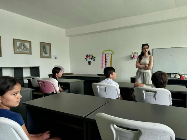 The "Auslandspraktikum" intern conducted a masterclass at the "Center for Development and Education".