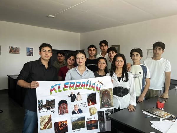SARAL Development and Education Center. English lesson.