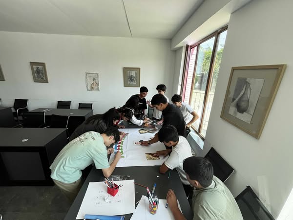 SARAL Development and Education Center. English lesson.
