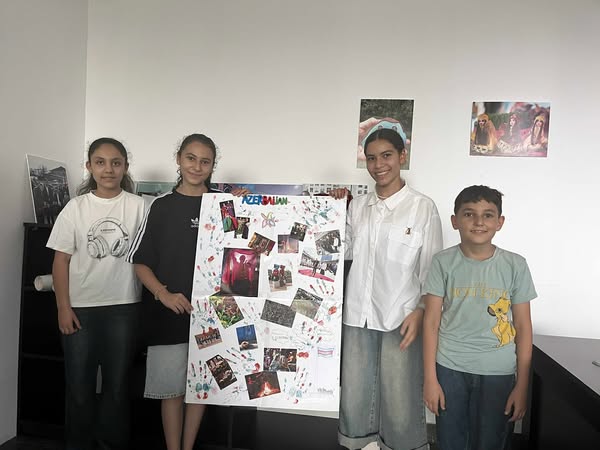 SARAL Development and Education Center. English lesson.