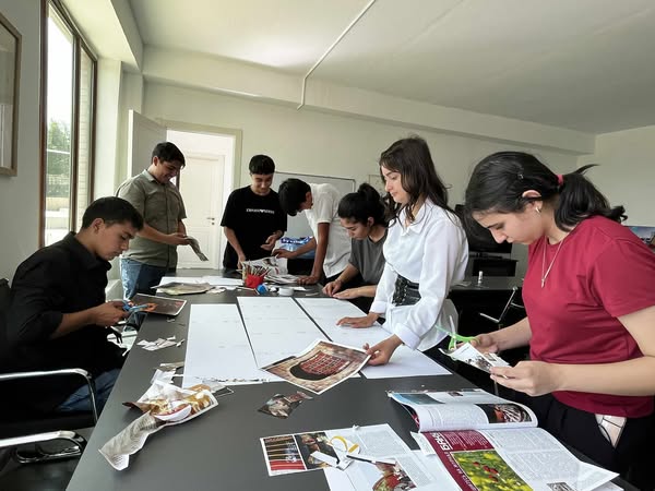 SARAL Development and Education Center. English lesson.