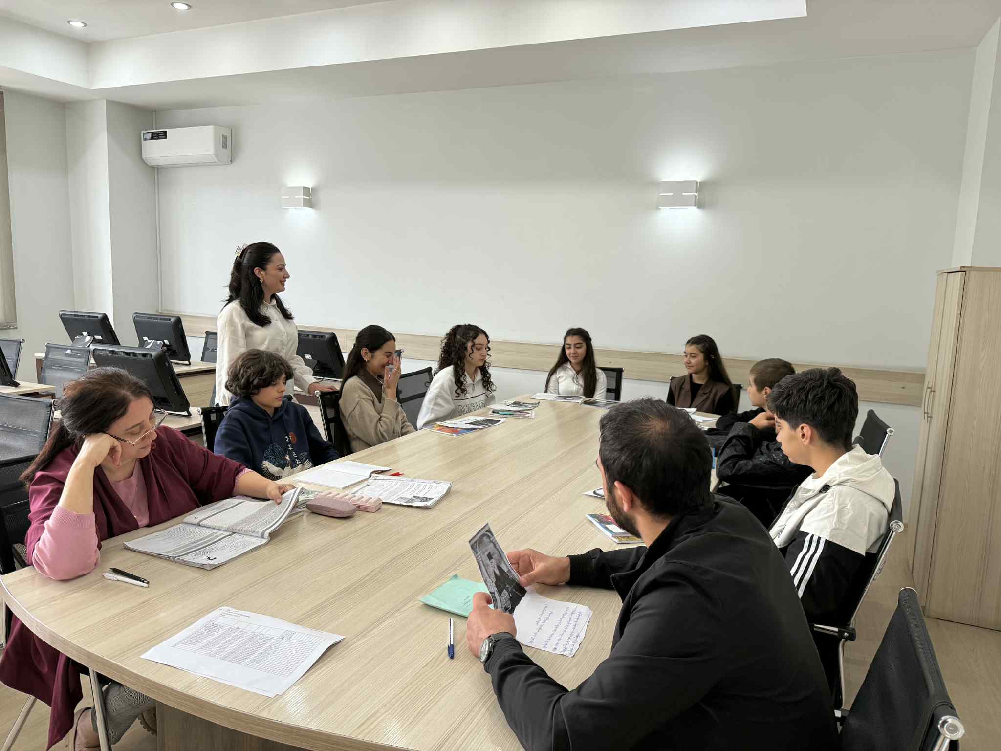 Presentations about Georgian Literature by members of the Georgian language course at the Tea House