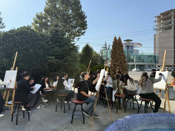 An open-air master class was held for members of the drawing course at the Tea House