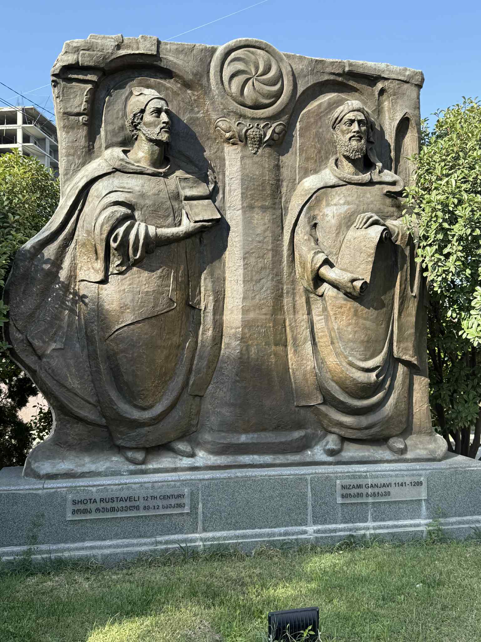 An open-air master class was held for members of the drawing course at the Tea House