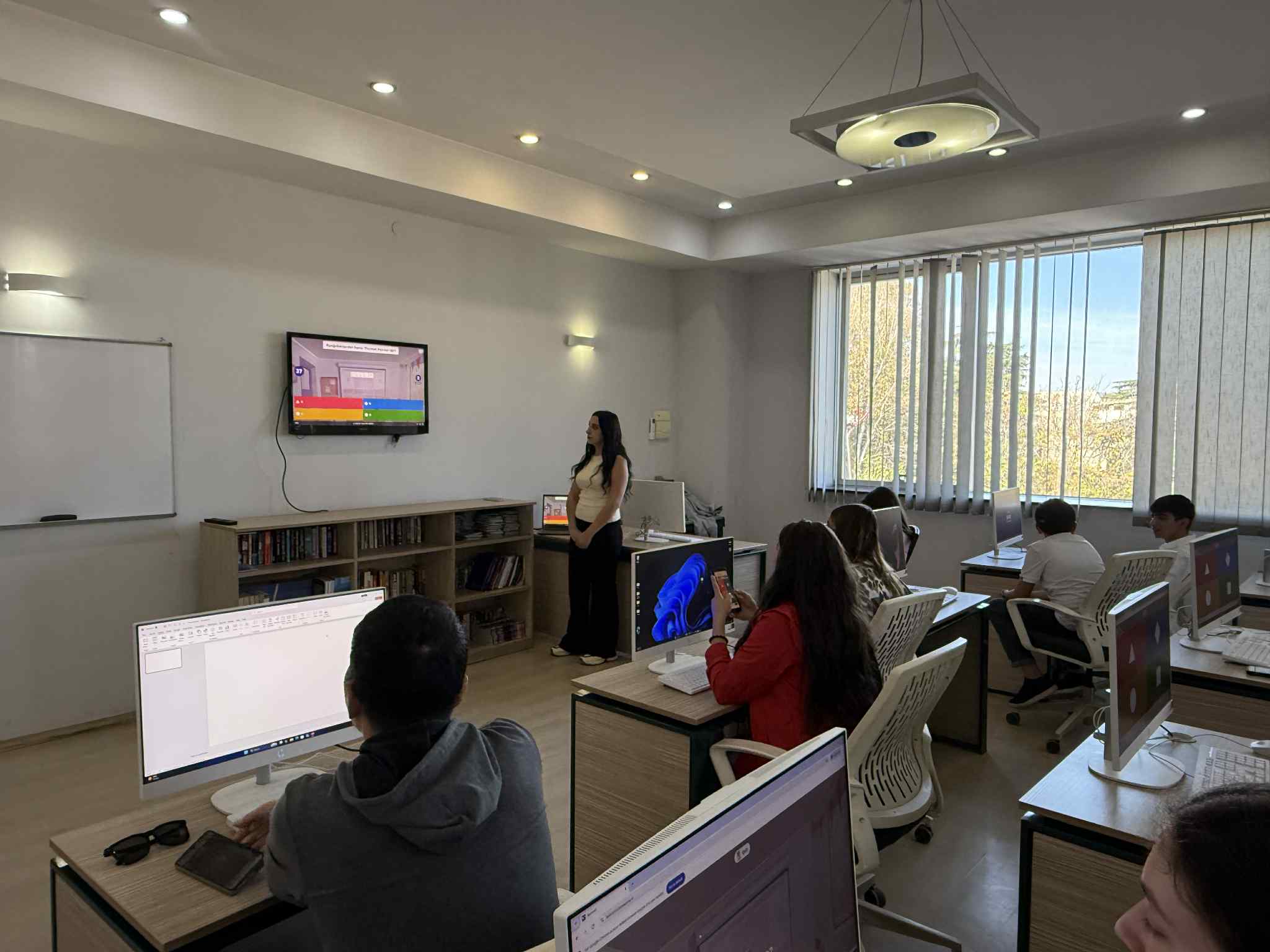 A quiz on computer knowledge was held at Tea House