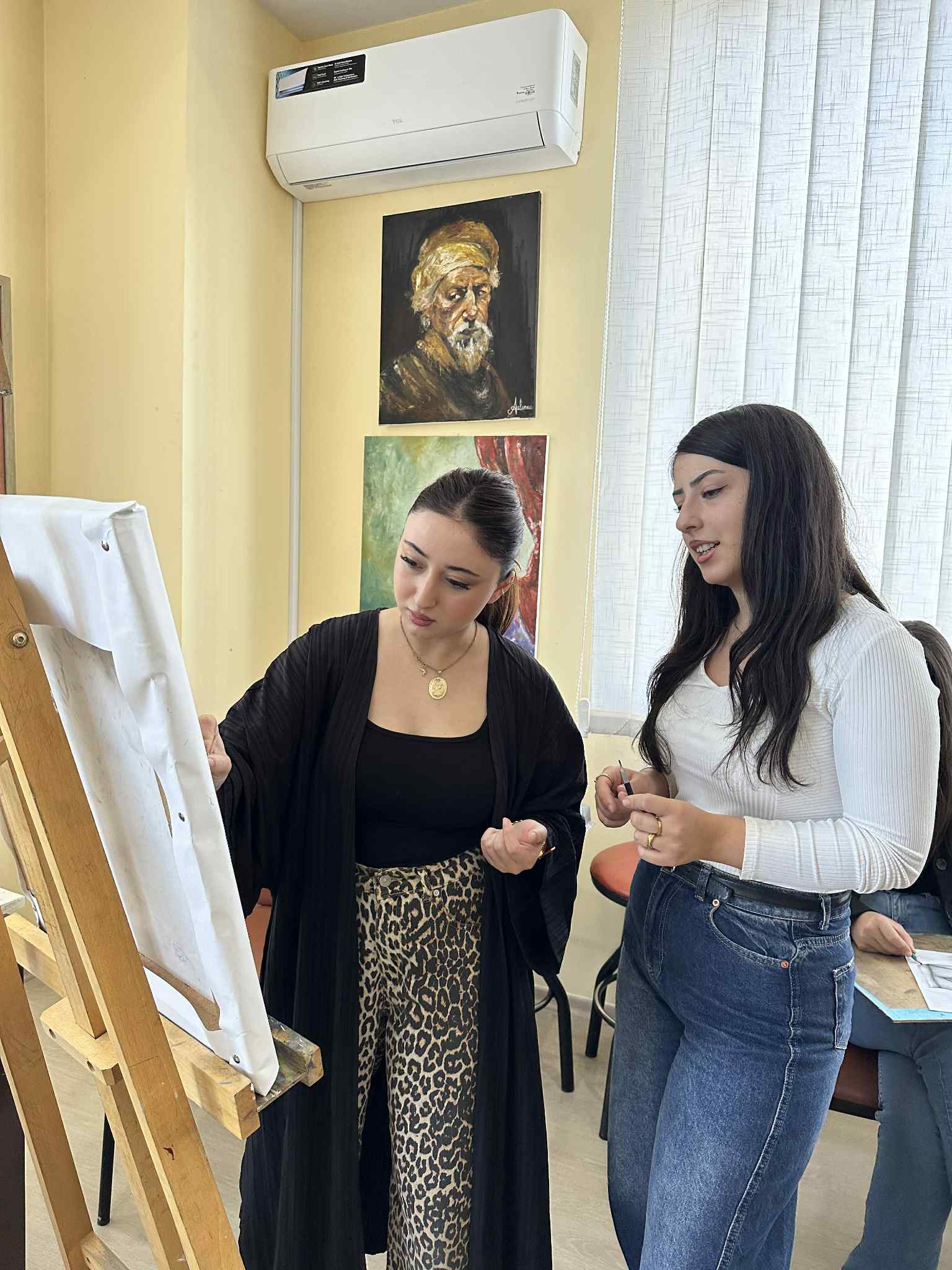 Drawing lesson at the Tea House