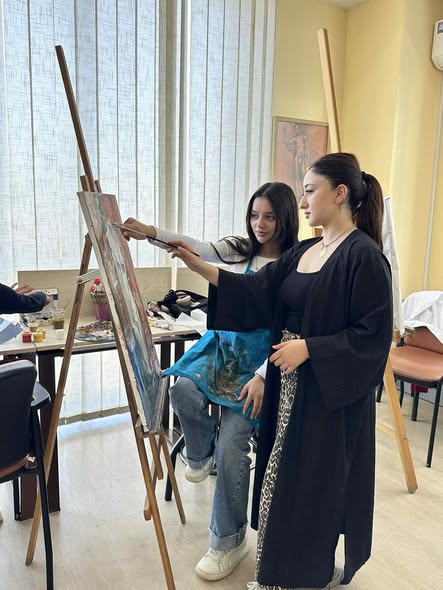 Drawing lesson at the Tea House