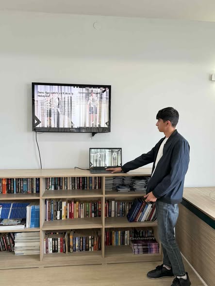 Computer course presentations at Tea House