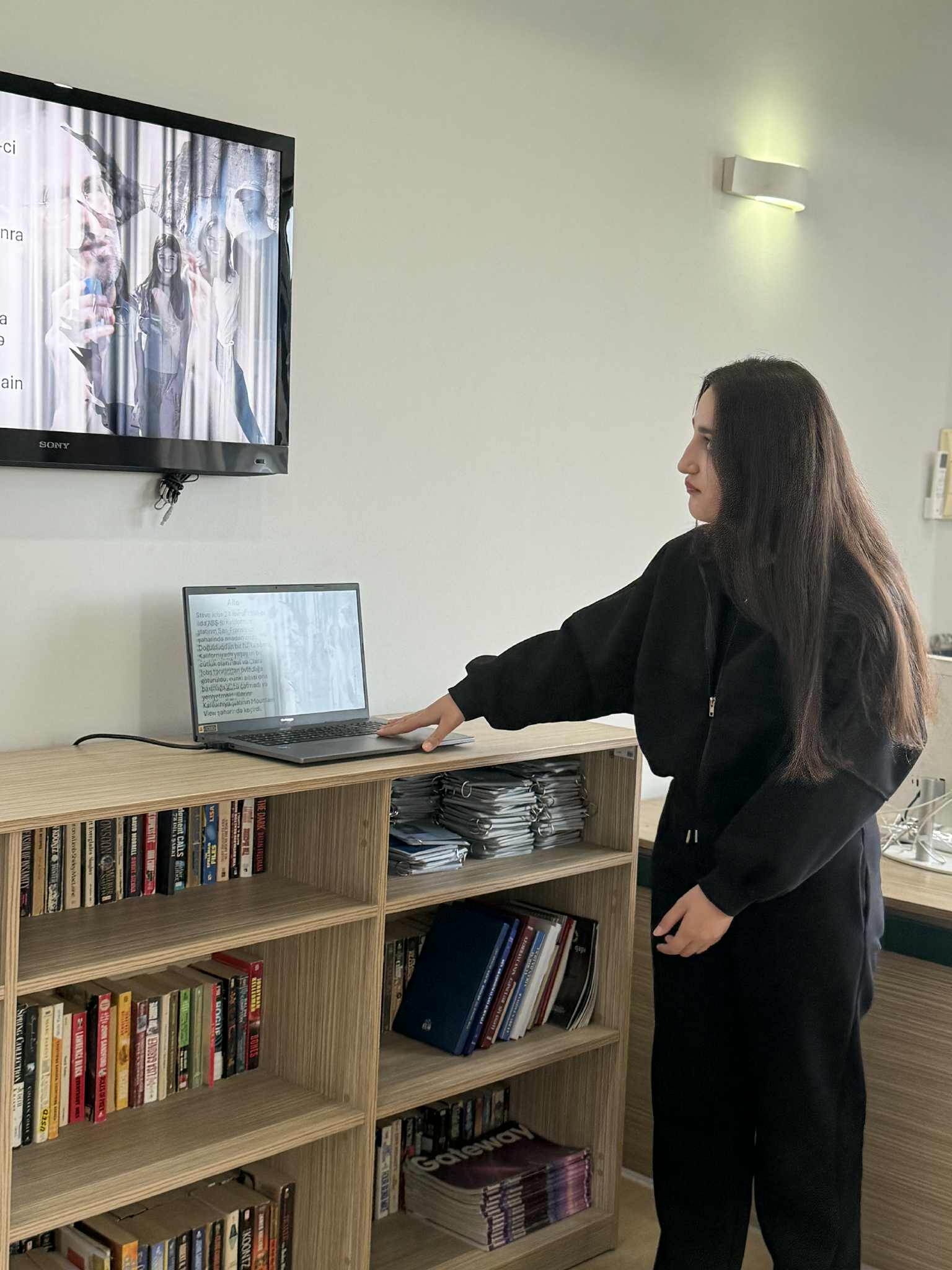 Computer course presentations at Tea House