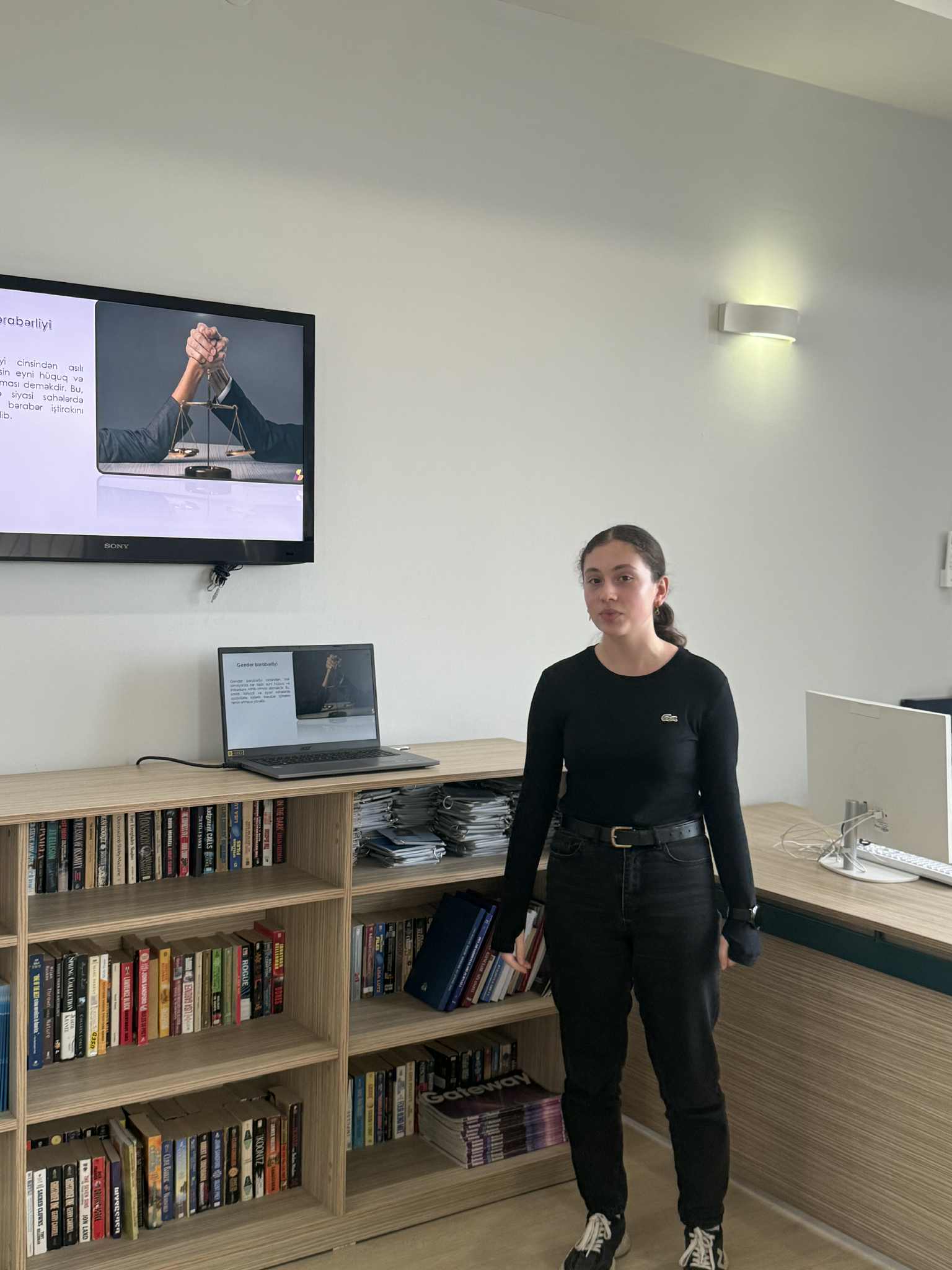 Computer course presentations at Tea House