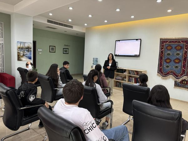Presentations by computer course members at the Tea House
