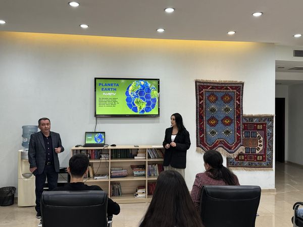 Presentations by computer course members at the Tea House
