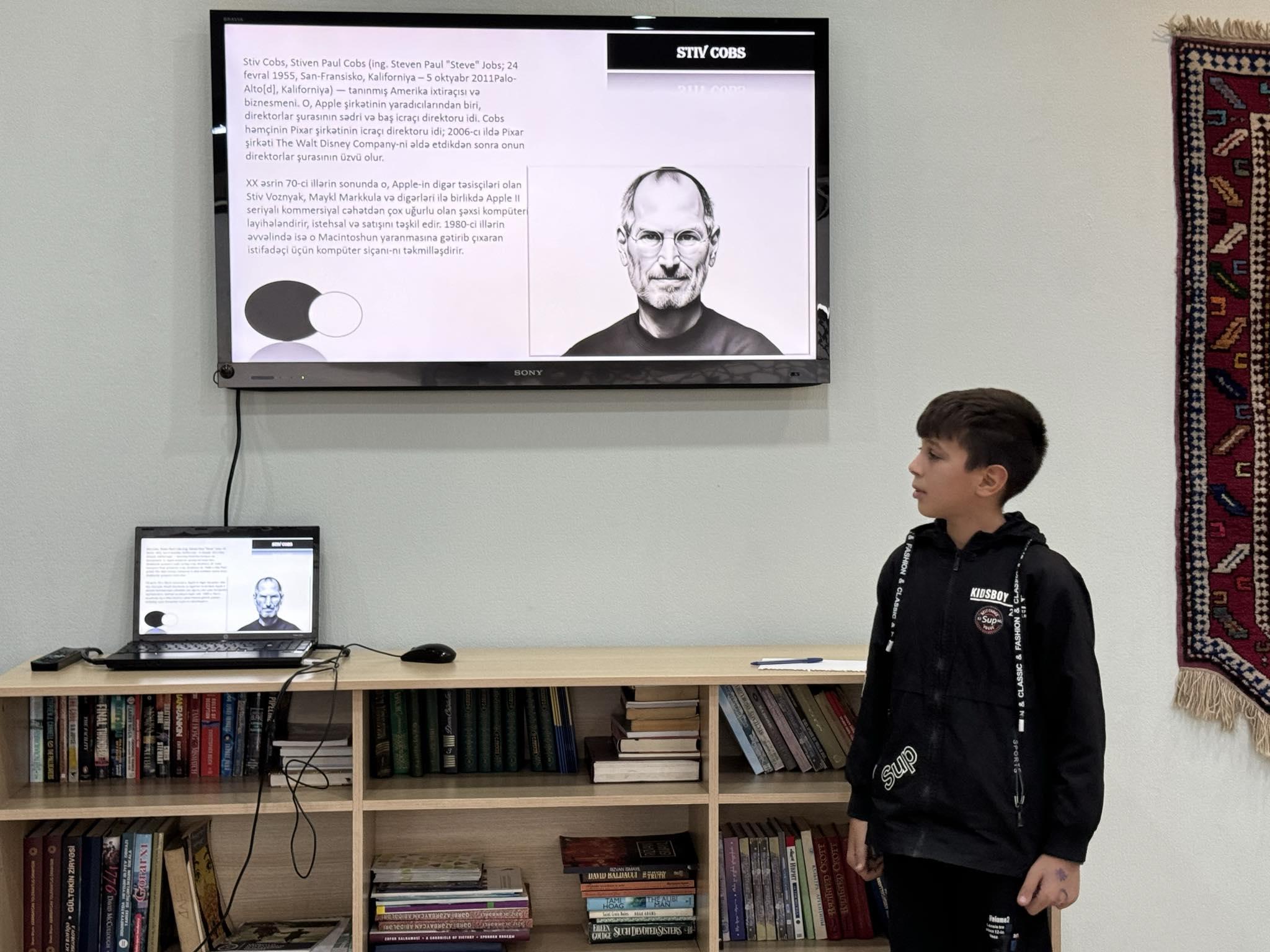 Presentations by computer course members at the Tea House