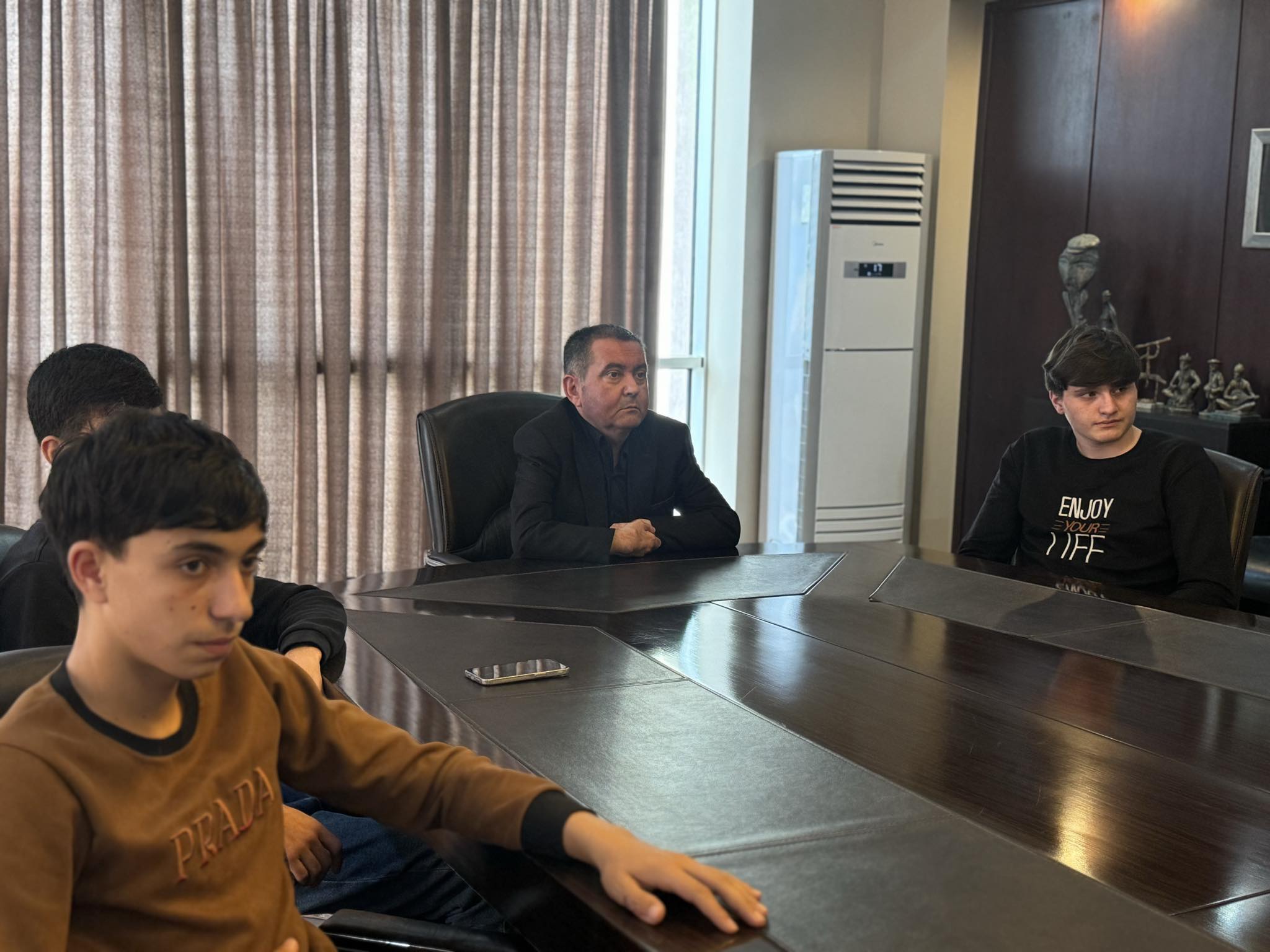 Free topic presentations by computer course members at Tea House was organized