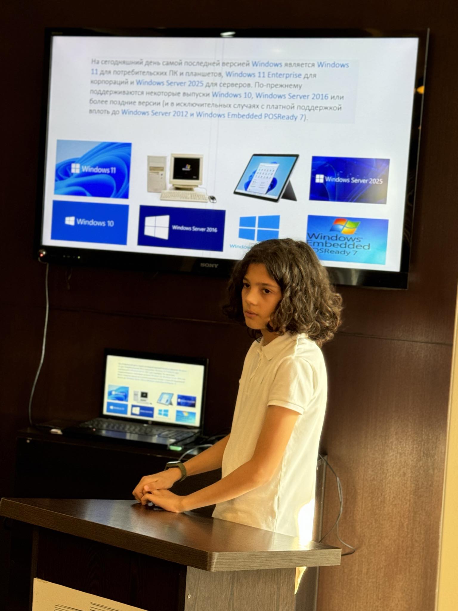 Free topic presentations by computer course members at Tea House was organized