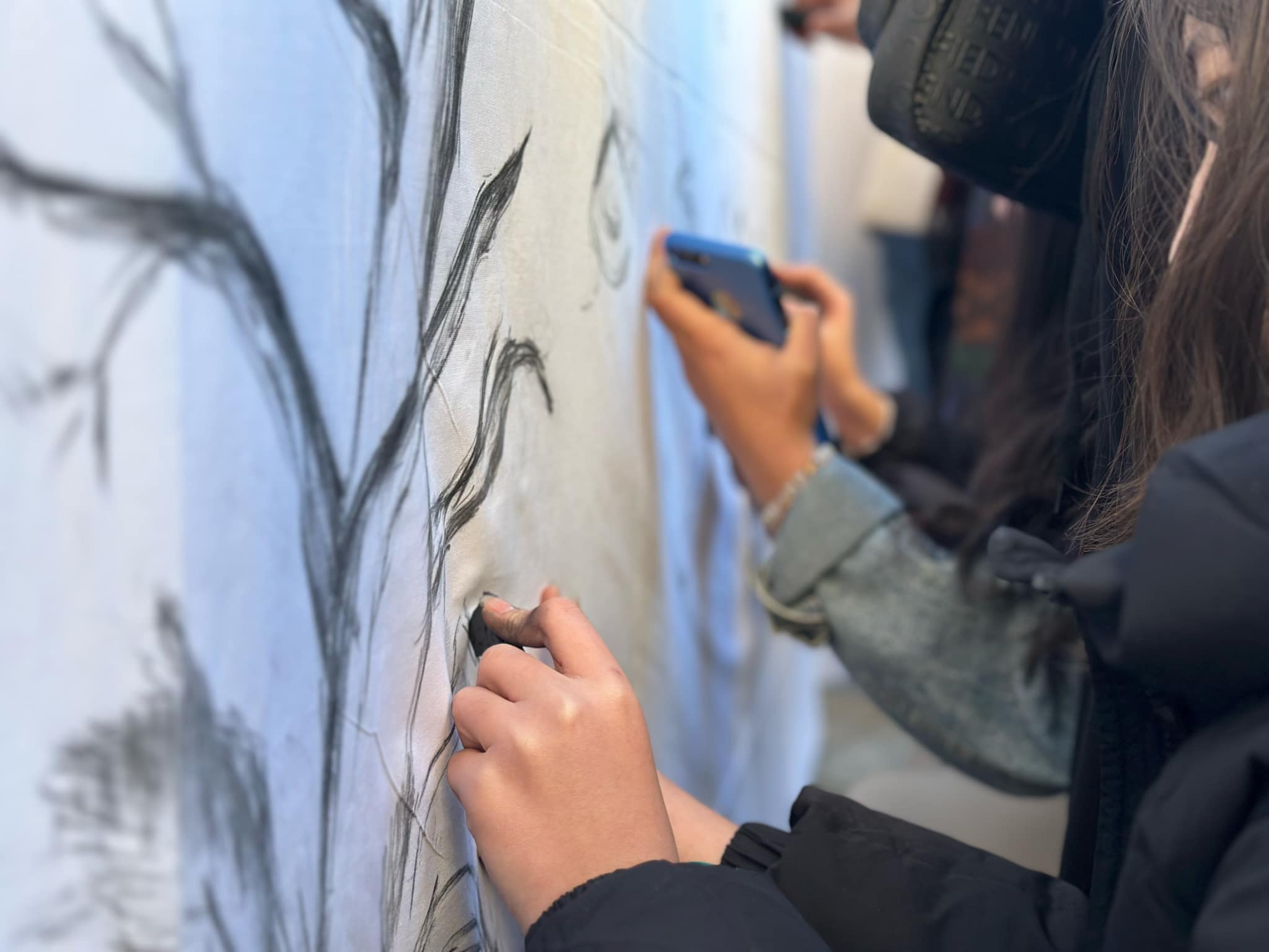 An art exhibition titled "Harmony of Black and White" was held at the Tea House