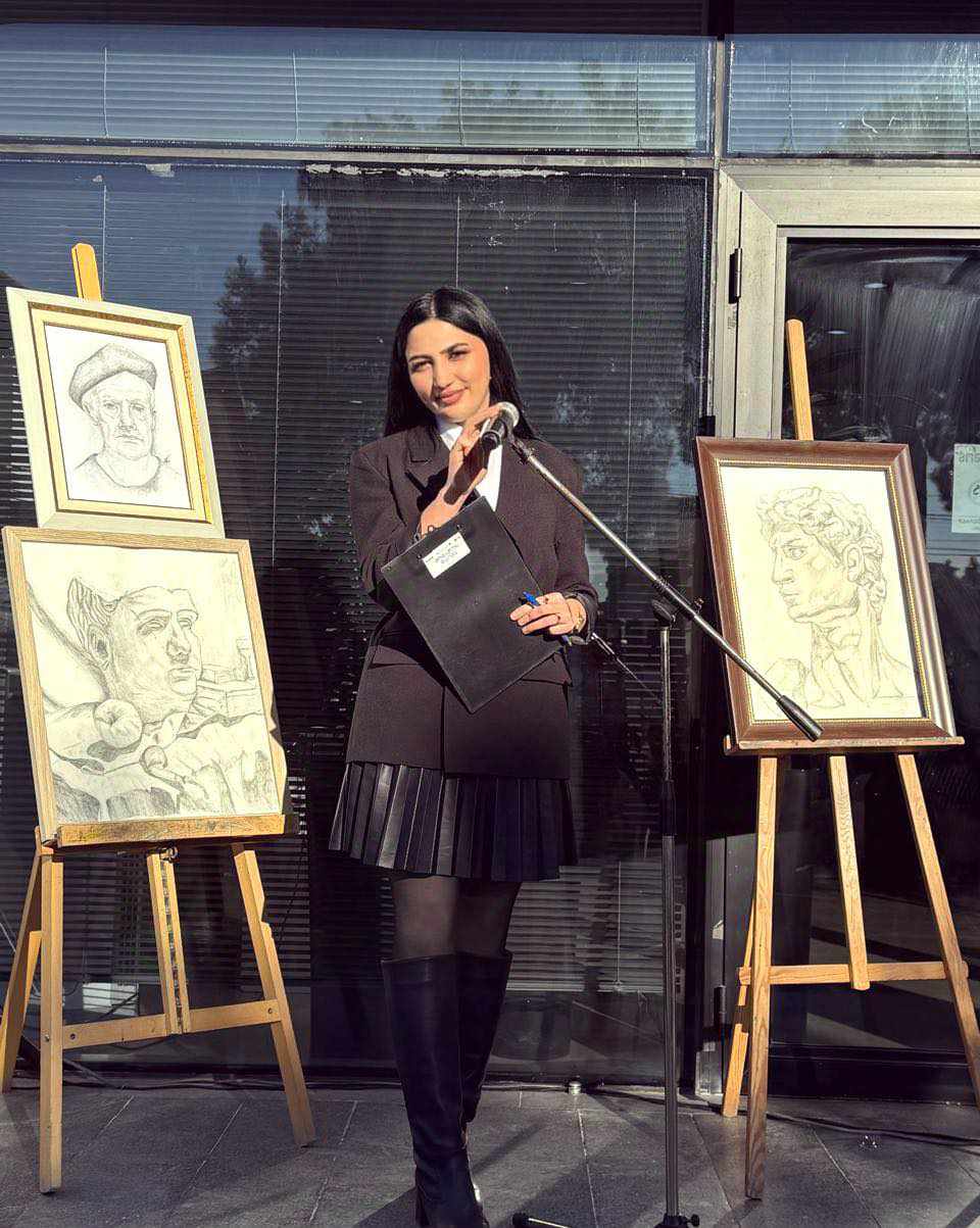 An art exhibition titled "Harmony of Black and White" was held at the Tea House