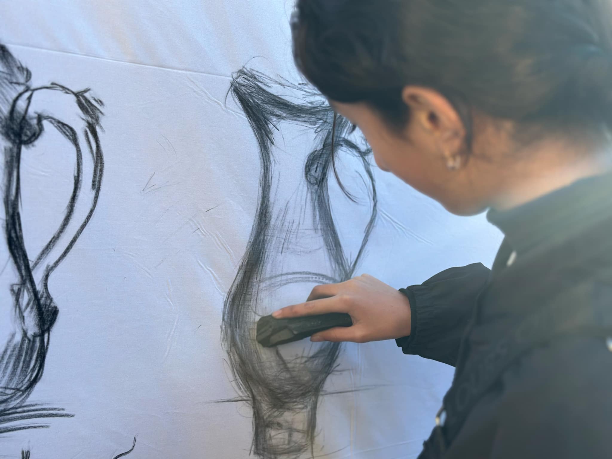 An art exhibition titled "Harmony of Black and White" was held at the Tea House